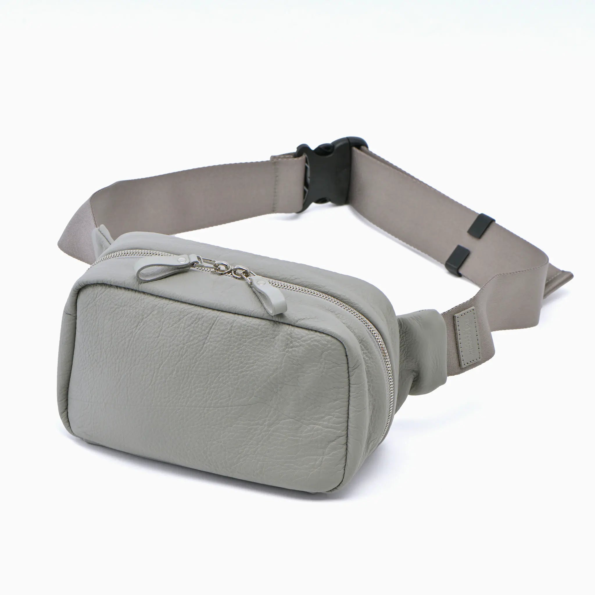 コンパクトレザーボディバッグ|撥水レザー ×コンパクト×高機能カメラ コンパクトレザーボディバッグ|撥水レザー ×コンパクト×高機能カメラ