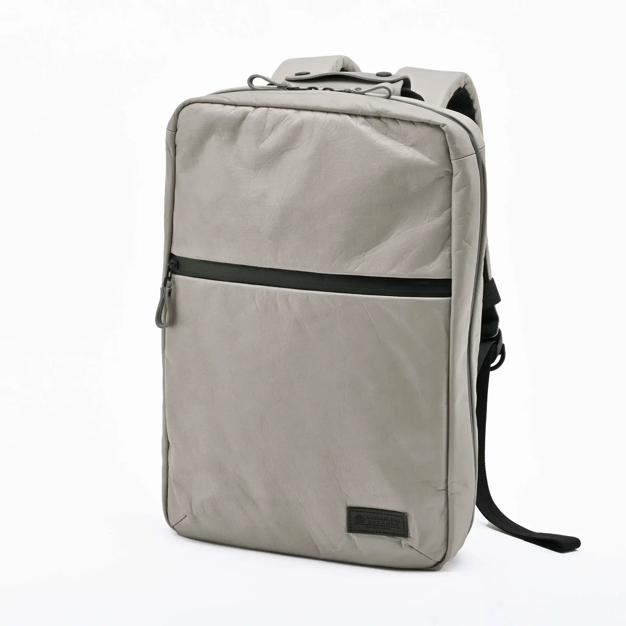 撥水レザー｜イライラを解消する“上下2部屋構造”リュック【seowU